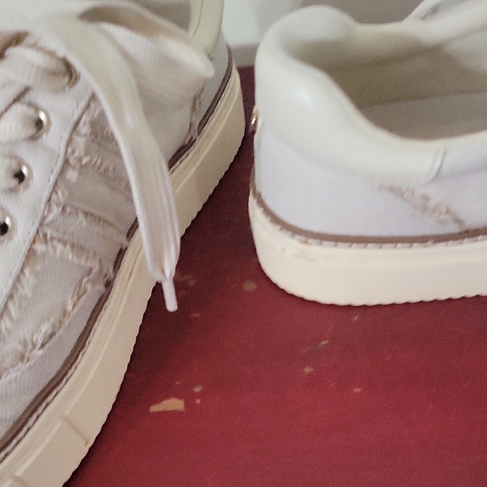 Vince CAMUTO Casual Cream Canvas Sneakers - Picture 4 of 7